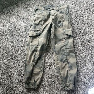 Sanctuary Camo Cargo Joggers Size 25